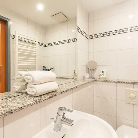 Haus Koebesine 17 فندق جويست