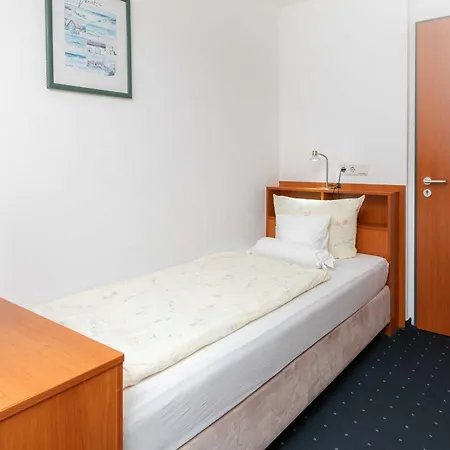 Haus Koebesine 17 فندق