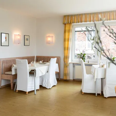 فندق Haus Koebesine 17